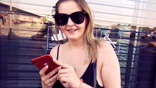 Candy Alexa llega al aeropuerto de Berlín con sus ricas chichis naturales