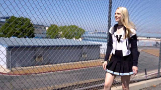 La animadora adolescente me exprimió los huevos de leche. Lily Rader