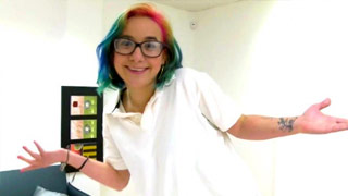 Amara prueba el palo negro de Amunike