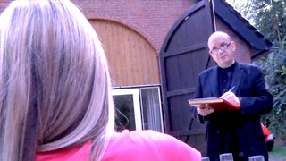 Gina Gerson le paga al viejo casero con una cogida