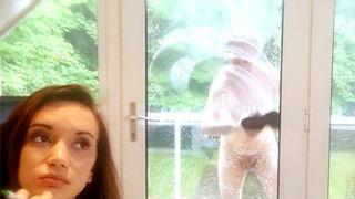 Gina Gerson y Shafry se cogen a un señor mayor