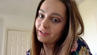 Me cojo POV y me vengo dentro de mi hermanita chiquita. Aften Opal