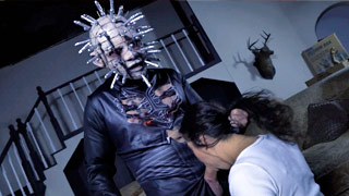 Hellraiser - Parodia porno. Cogiendo con cuidado para no pinchar los condones
