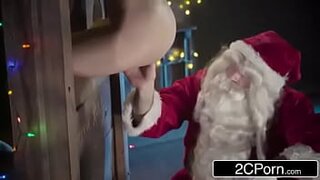 Especial Navidad Brazzers - Parte 3. Jillian Janson abusada por Santa Claus