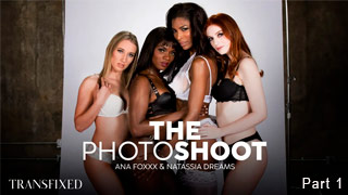 La sesión de fotos - Parte 1. Ana Foxxx quiere la verga trans de Natassia Dreams