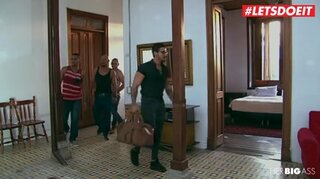 Masturbando a una monja en el convento. Maria Antonia Alzate y Matilde Ramos