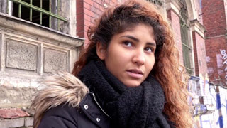 Negrita latina paseaba por la calle y accedió a echar pasión. Venus Afrodita