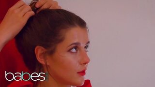 El primer año de una incauta novata de la hermandad hace fiesta de máscaras