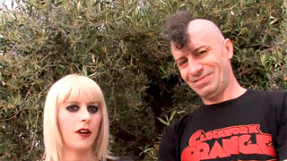 Pareja de okupas echando pasión. Nora Barcelona y Rat Penat