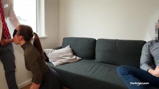 Viendo a mi vieja disfrutando cogerse a un extraño hasta que se viene adentro