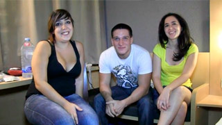 Dafne comparte con Ana la verga de su novio Alex