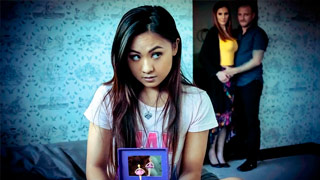 Hija adoptiva atrapada robando y castigada. Elle Voneva y Lilian Stone