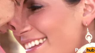 Trasero de Clase - Escena 3. Rebeca Linares echando pasión en el exterior