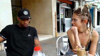 La italiana afincada en España Eva Fay entrega su trasero a una verga negra