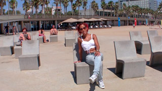 La negra cubana Afra Red monta la verga de Moisex