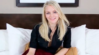 Alli Rae - Preciosa güerita cogiendo en un casting porno