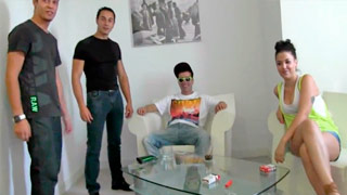 Vanesa Río cogida por tres vergas en doble penetración a sus 20 añitos