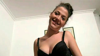 Vanesa Río, 19 añitos. Viene de cogerse 5 vergas pero su panochita pide más