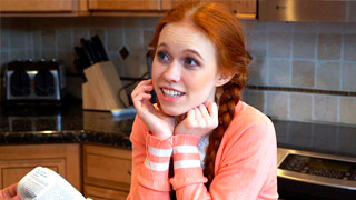 Dolly Little. Chavita pelirroja echando pasión con gran intensidad