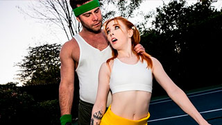 Madi Collins. Mi alumna monta vergas mejor que juega al tenis