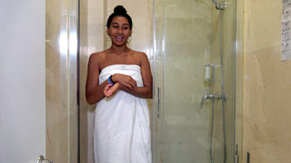 Naomi Gálvez tiene 18 años y quiere masajes pero no se los dan