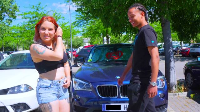 Krystal Genner prueba su primer negro... Se va a volver adicta al chocolate!