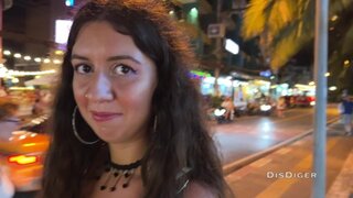 Noche de caza, buscando algún semental que me coja el culo, soy Katty West