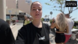 Youtuber porno de vacaciones en Mallorca. Hermione Potter sabe hacer amigos ;)