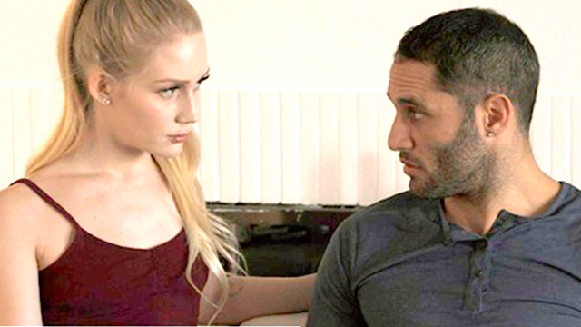 Qué buen roomie tiene Emma Starletto para montarlo como una perra