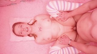 ¡La chavita TinyKiki recibe una lluvia de leche en la cara! ¡Esa niña es bien zorra!