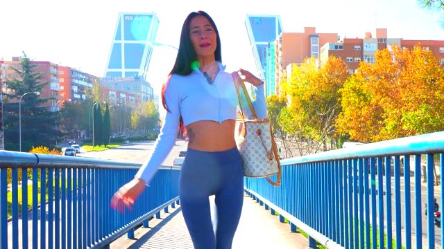 ¡Quemando Madrid con Sofía Sweet Secrett! Una chava, 2 VERGOTAS NEGRAS