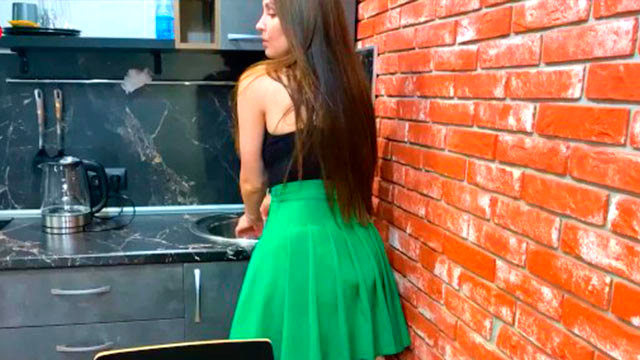 La caliente Alina Rai disfruta moviéndose por encima del rabazo del pichon