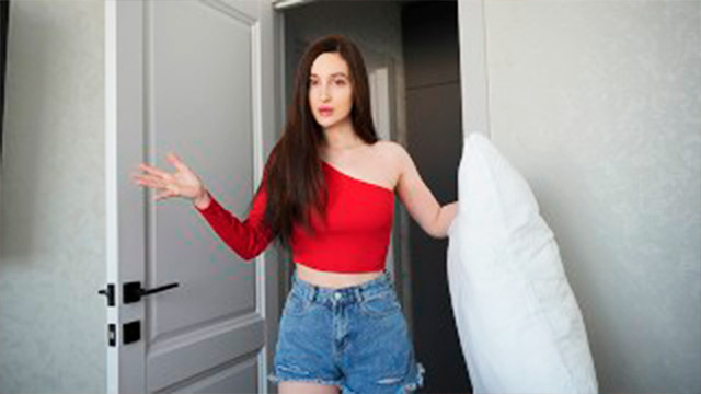 Sesión de sexo sucio con la chavita Anny Walker termina con lluvia de leche