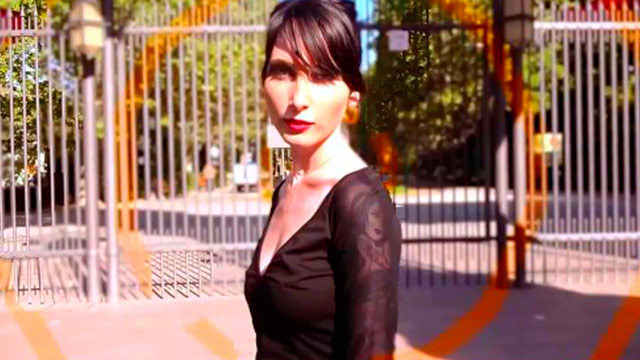 Lou Nesbit quiere una cita a ciegas para coger bien duro con un desconocido