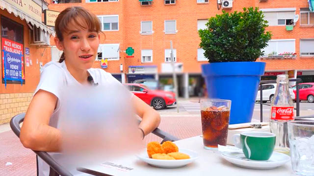 Primero un tour y después fajada. Loreto Smith nos enseña su barrio