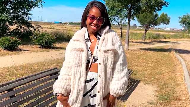 París Mor, a ti lo que te gusta es el Mambo. Cogidota con un bombón de licor