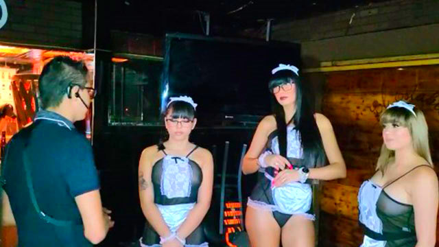 Giselle Montes y sus amigas pasan la tarde echando pasión con el jefe. ¡Qué servicio tan completo!