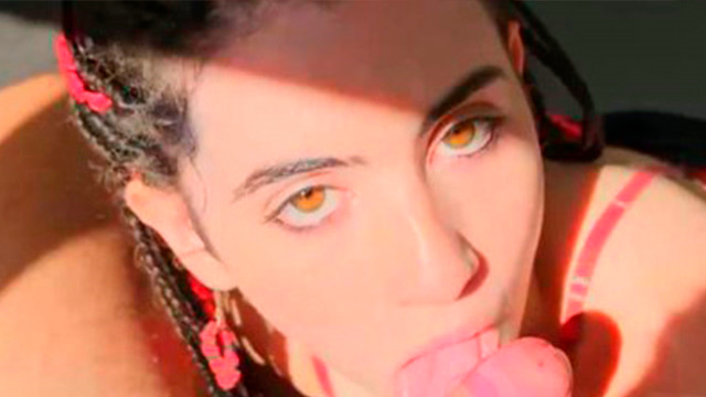 Vecinita aburrida y sedienta de verga. Oye Booty, ¿me das un poco de sal?