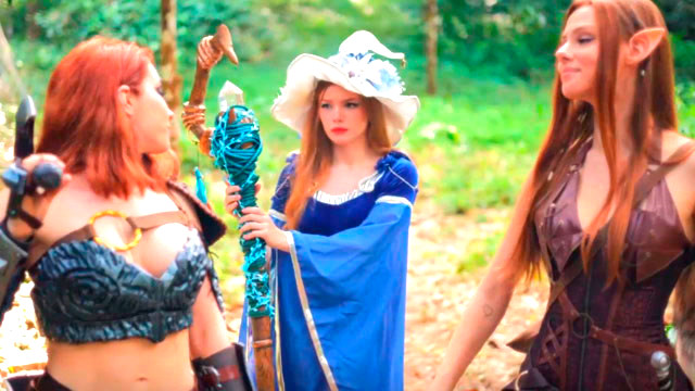 Oktokuro y su Lluvia dorada ante sus amigas. La reina del porn-cosplay en acción