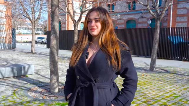 La cazadora tetona vuelve a la carga. Marta Villalobos buscando un buen miembro