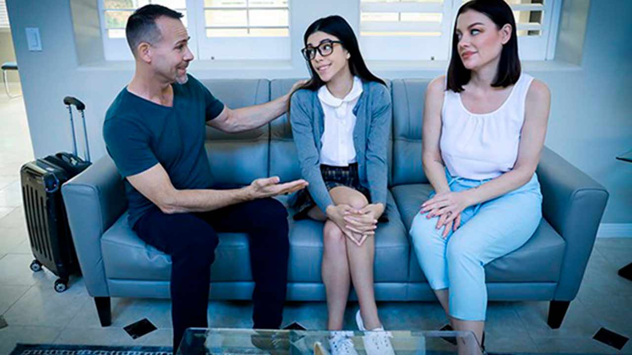 MILF experta en sexo, jovencita sin experiencia, Sovereign Syre y Harmony Wonder