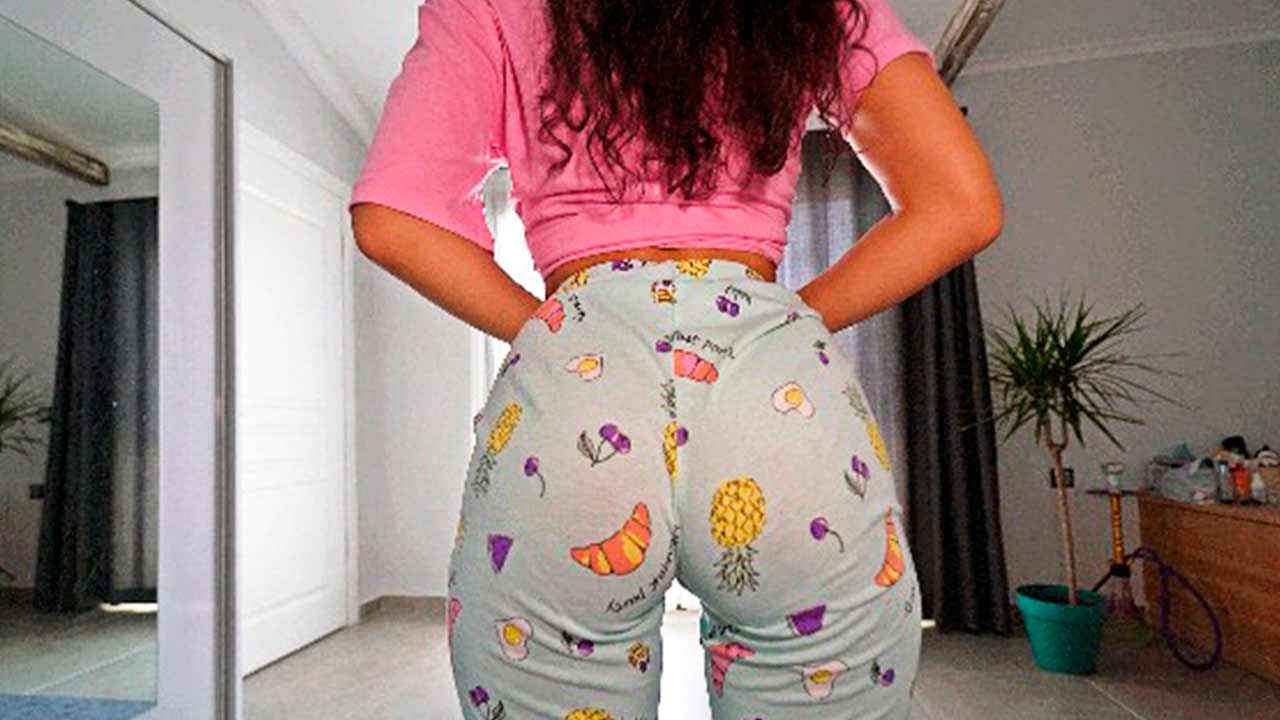 Aquí el culote de Squir7een en un POV casero bien morboso, no te lo pierdas