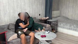 Es imposible estar con SweetHerry y no querer coger su culo a cuatro patas