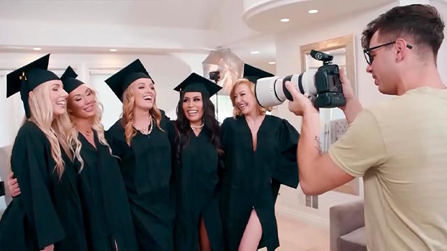 EL NIÑO DE MAMA... Ni en tus sueños te coges a 5 MILF como regalo de graduación